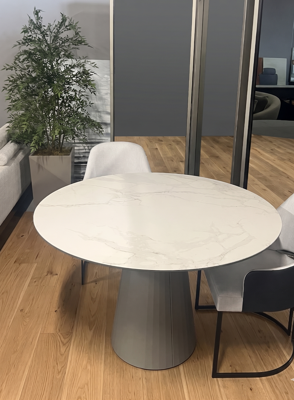 Ceramic Top 46" Round Table
