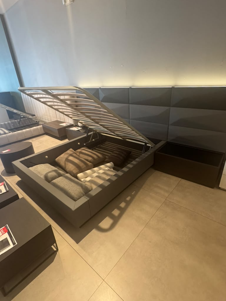 Hexa Queen Size Bed - OUTLET