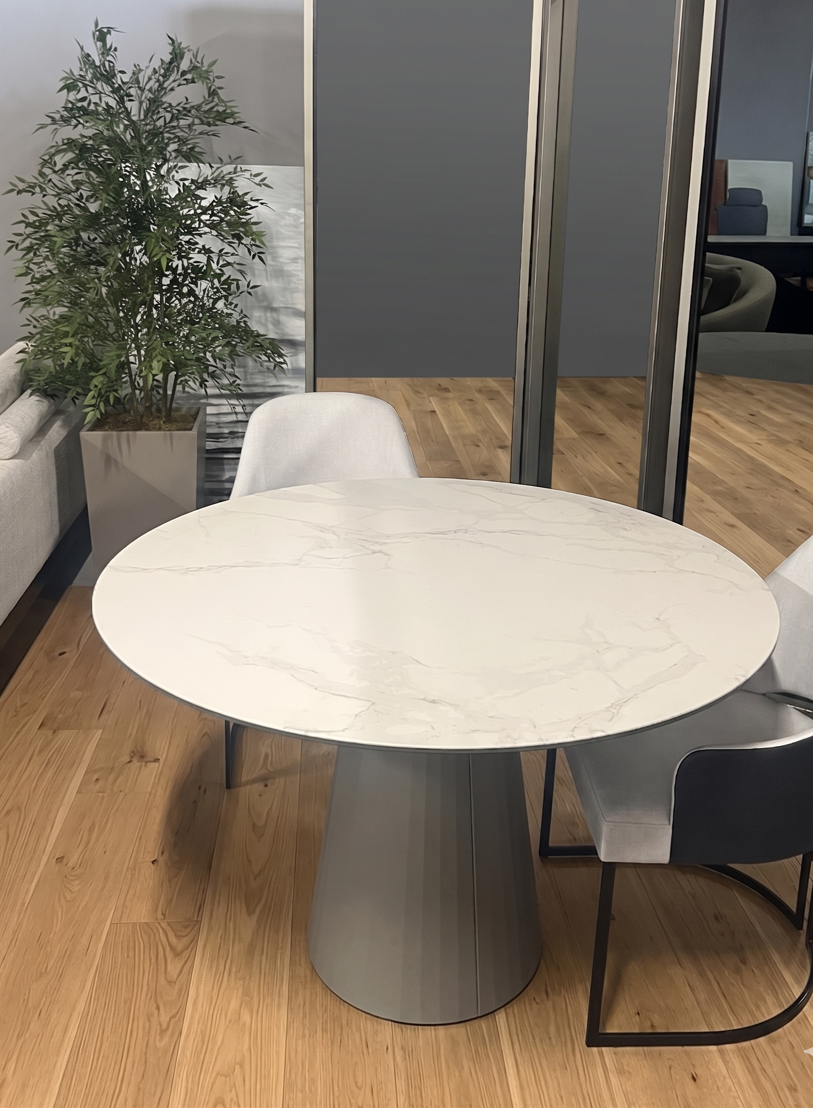 Ceramic Top 46" Round Table