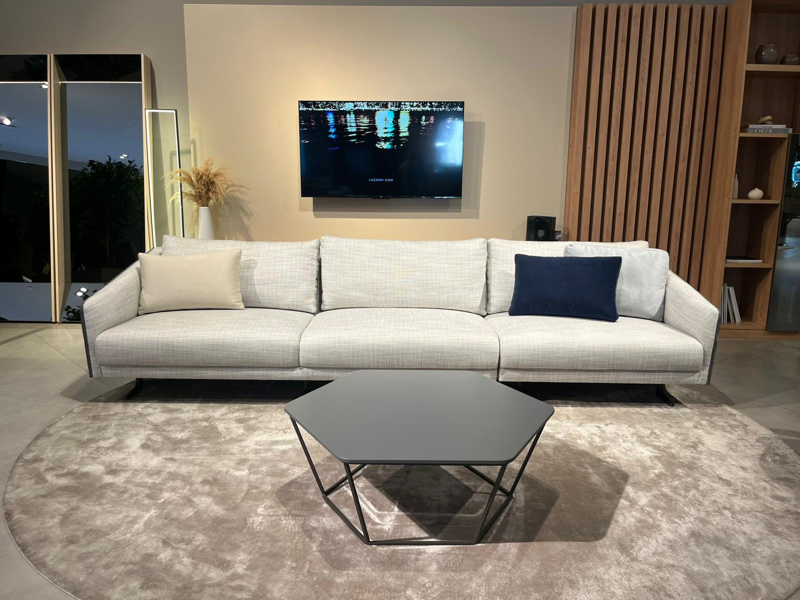 Ikon Sofa 121"
