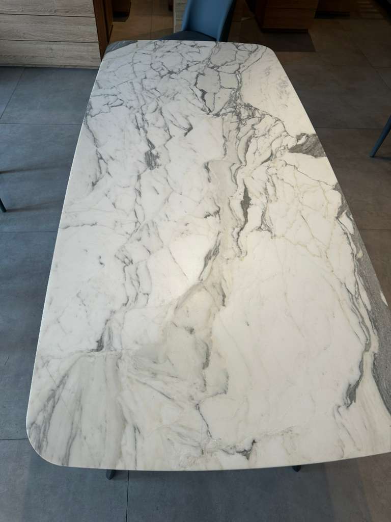 Fly Dining Table - OUTLET