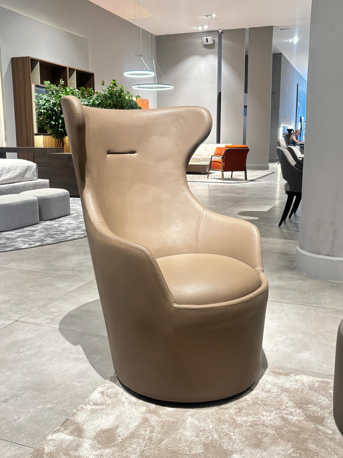 LENA SWIVEL ARMCHAIR IN LEATHER
