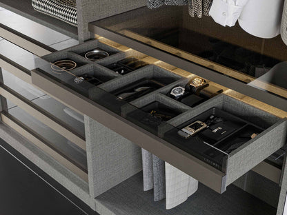 Ferma Lacquered Closet