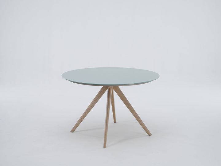 Tubi Round Table